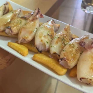 Chipirones con patatas Mandelbrot Restaurante